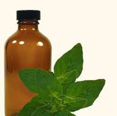 olio con ingredienti naturali per il trattamento dei funghi dei piedi